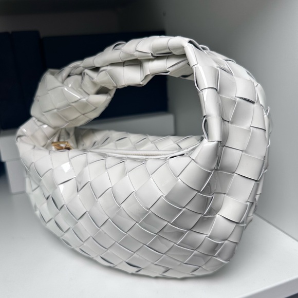 BOTTEGA VENETA WHITE PATENT MINI JODIE - Picture 1 of 9